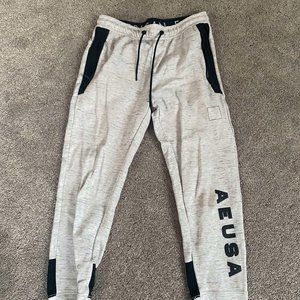 White American Eagle Joggers